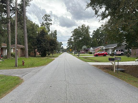4th image of 526 Amy Dr