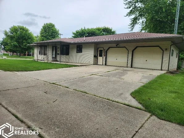 912 1st St SE, Belmond, IA 50421