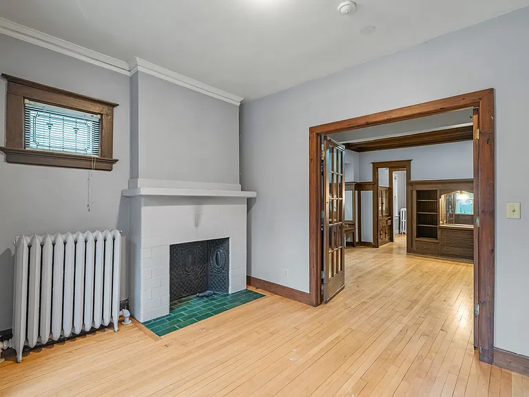 3007 N Maryland Ave — Photo 5