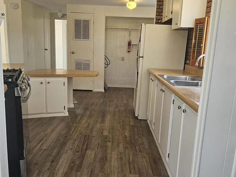 2078 S Kentucky St — Photo 6