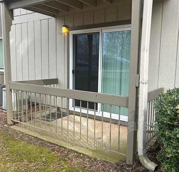 2260 Sunderland Rd #84W — Photo 10