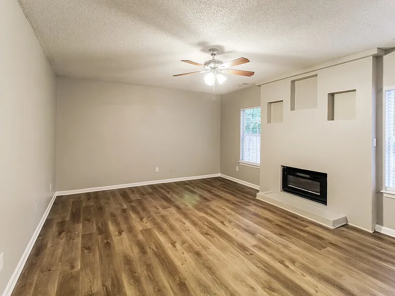 6261 Remington Park — Photo 5