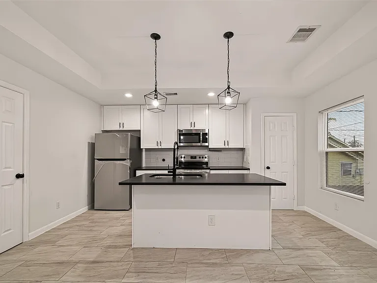 4302 Hirsch Rd #B — Photo 2