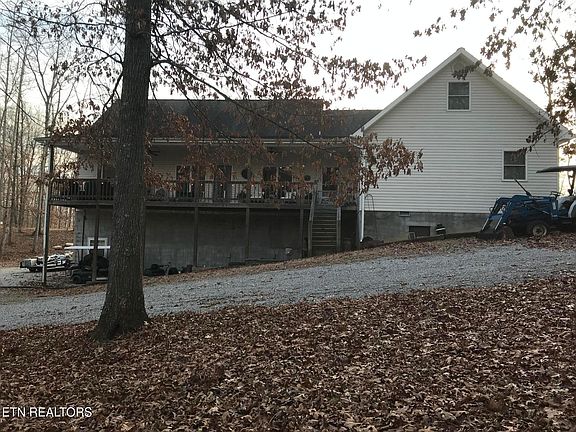 3rd image of 131 E Ln