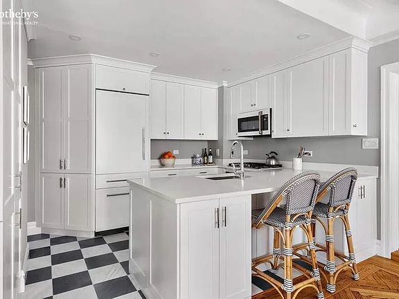 4th image of 168 E 74th St #2C