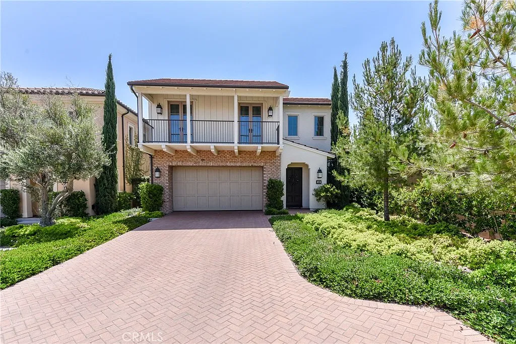 3 bed, 2.5 bath, 2045 sqft, $5,300 — Photo 1