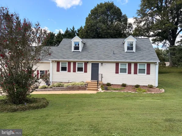 7046 Skyland Dr, Warrenton, VA 20187