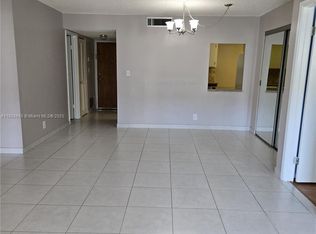 1301 NE 7th St APT 207, Hallandale, FL 33009