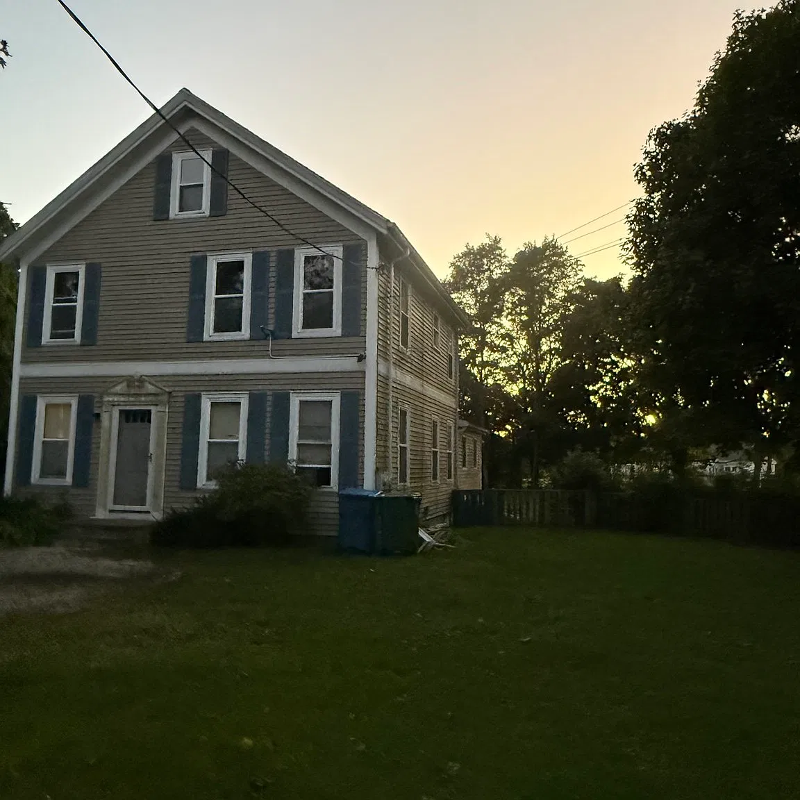 2 bed, 1.0 bath, 1876 sqft, $2,400 — Photo 1