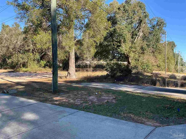 5676 Mulat Rd, Milton, FL 32583