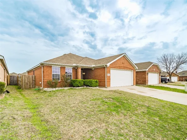 6216 Stone Lake Dr, Fort Worth, TX 76179