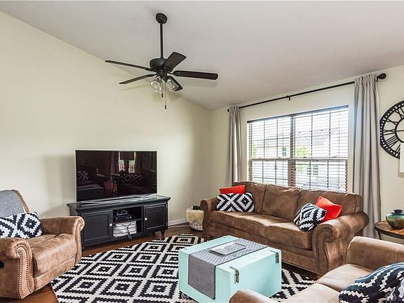 5th image of 52 Field Crest Dr