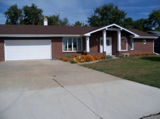 934 W Nobes Rd, York, NE 68467