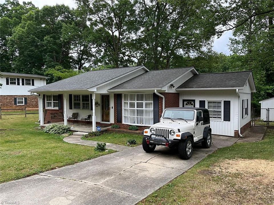 1st image of 3911 Raintree Dr