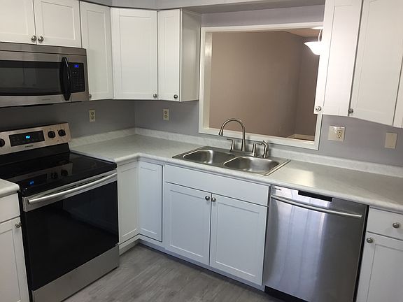 5th image of 406 Amanda Cir