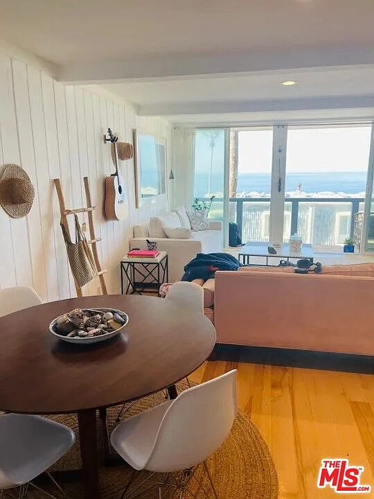 2 bed, 2.0 bath, 995 sqft, $5,400 — Photo 4