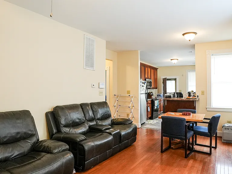 613 Price St #B — Photo 9