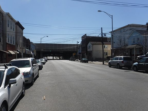 Exterior Neighborhood (street photo)