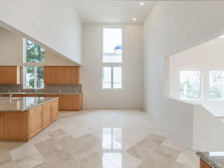 14445 Mulholland Dr — Photo 25