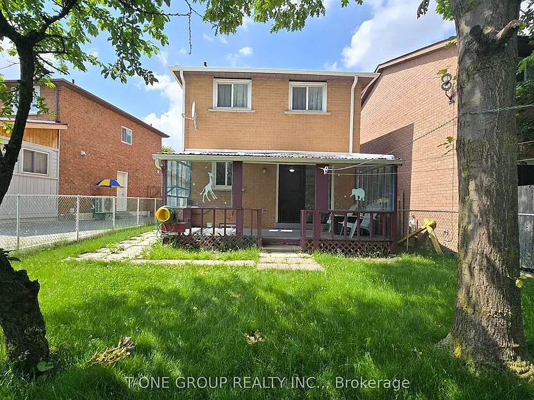 25 Duxford Cres — Photo 2