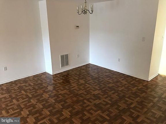 5th image of 832 Ivy League Ln
