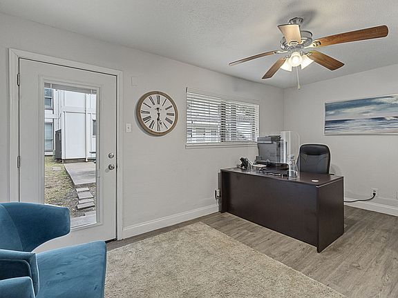 4th image of 2001 N Fitzhugh Ave #112