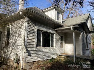 213 Spring St, Hendersonville, NC 28739
