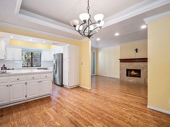 3rd image of 1920 Holly Dr APT 2