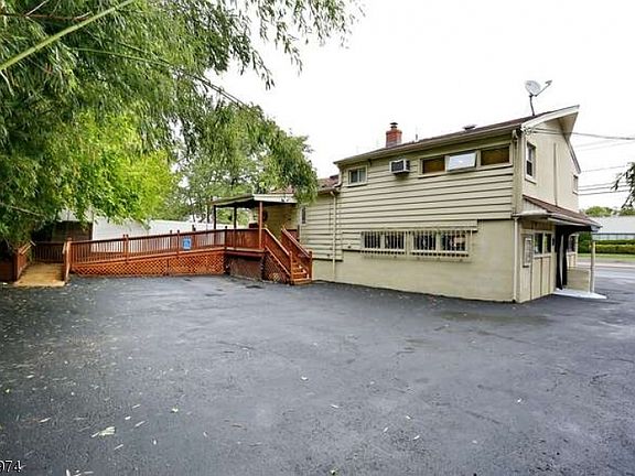 3rd image of 234 McLean Blvd