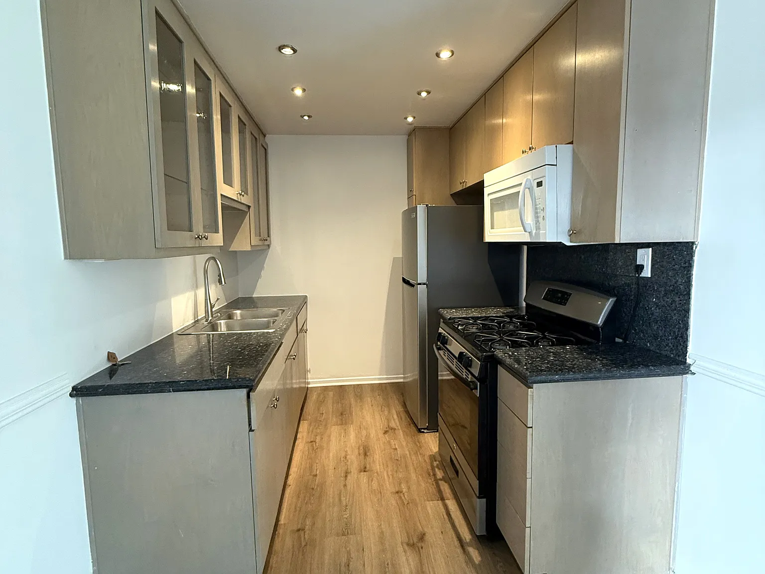 2 bed, 850 sqft, $2,295 — Photo 4