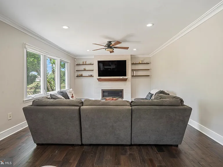 5 Robert Dr — Photo 8