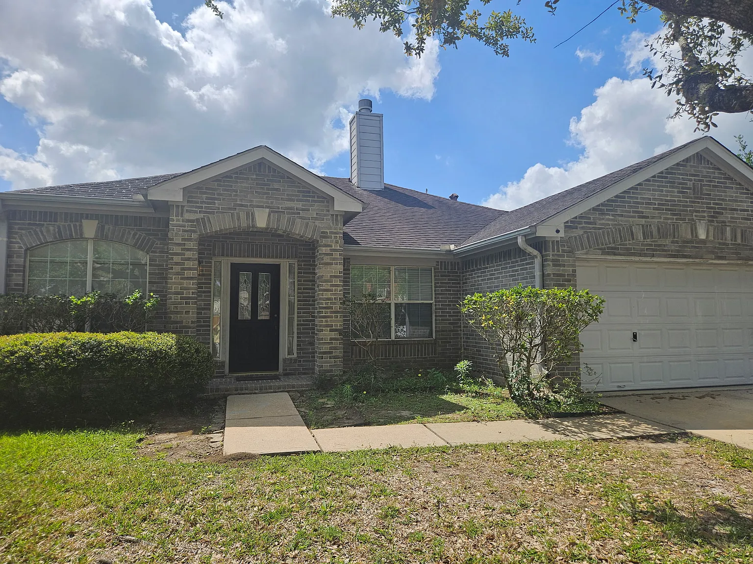 3 bed, 2034 sqft, $2,300 — Photo 1