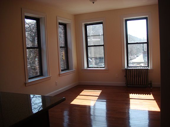 4th image of 2588 34th St #4A