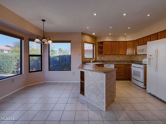 4th image of 1003 E Seven Palms Dr