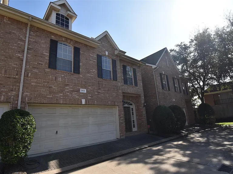 2835 Briarhurst Park — Photo 2
