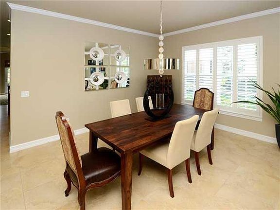 4th image of 2827 NE 6th Avenue