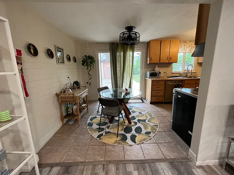 537 E Delno Dr — Photo 17