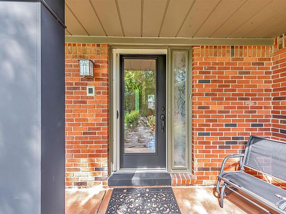 2nd image of 2824 Donegal Dr