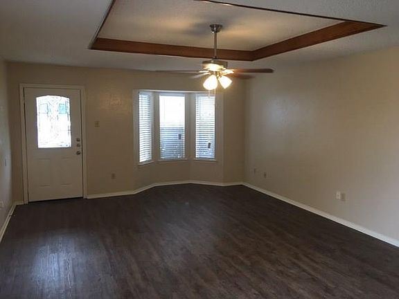 4th image of 743 Fairwood Pl