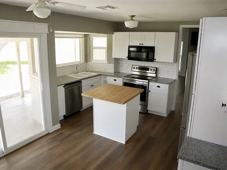 225 Terlingua Dr — Photo 3