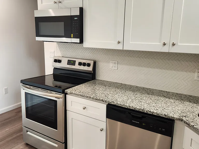 1840 Wharton St #1-R — Photo 3