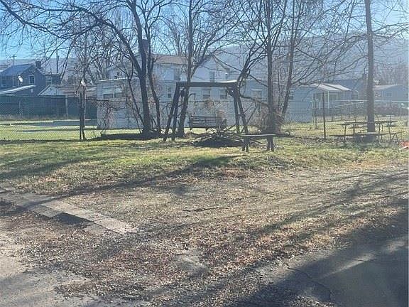 2nd image of 1601 River St