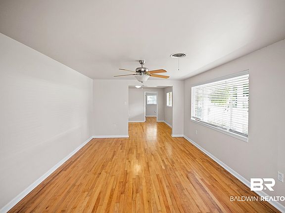 4th image of 602 N Oak St