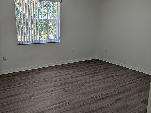 3rd image of 3779 Red Oak Ct #3779