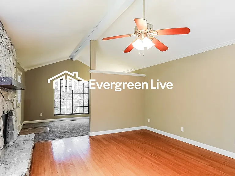 1356 Old Boston Rd — Photo 3