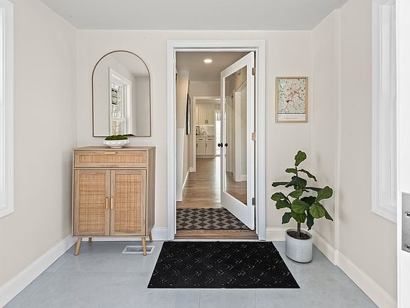 3rd image of 122 Copperfield Rd