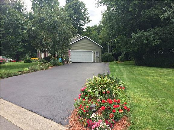 3rd image of 7861 Restmoor Dr