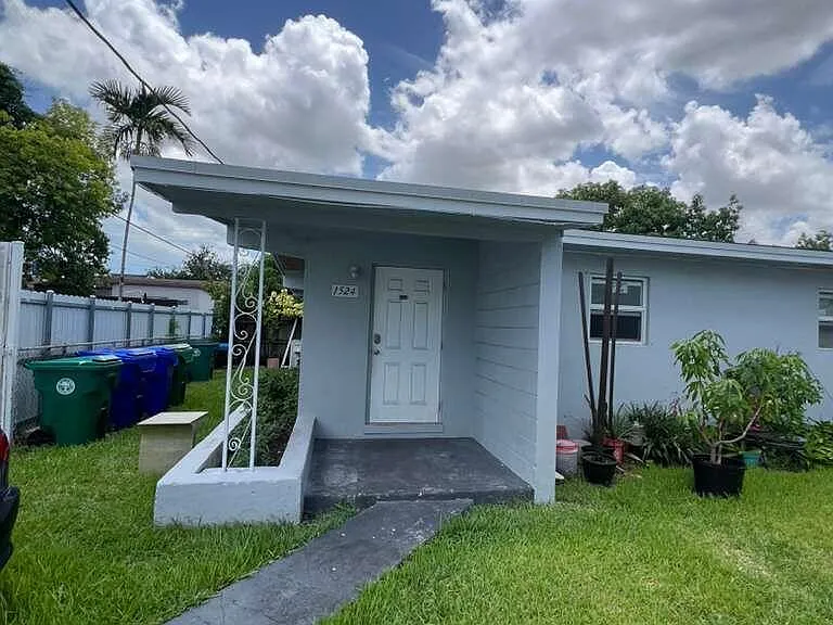 1524 NW 42nd St — Photo 11