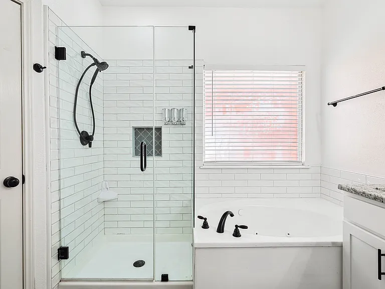 806 Longleaf Dr — Photo 22