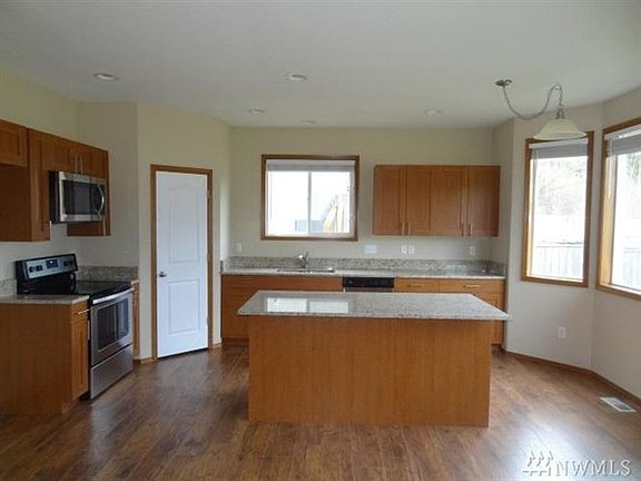 2nd image of 238 Easton Ave W